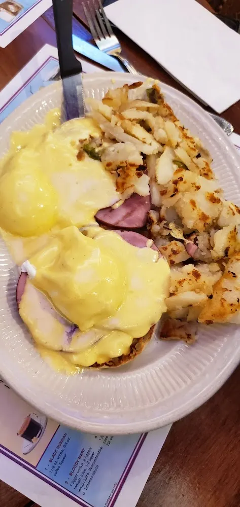 Eggs Benedict with Hashbrowns