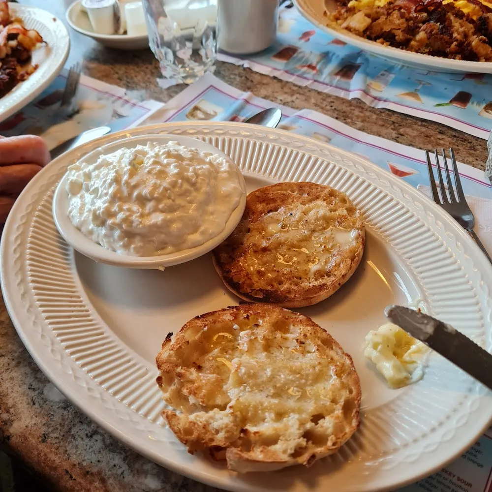 English Muffin with Cottage Cheese